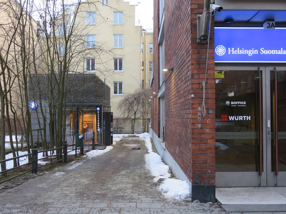 Autolla tullessa kulku P-CityForumin pysäköintihalliin aivan vieressä.